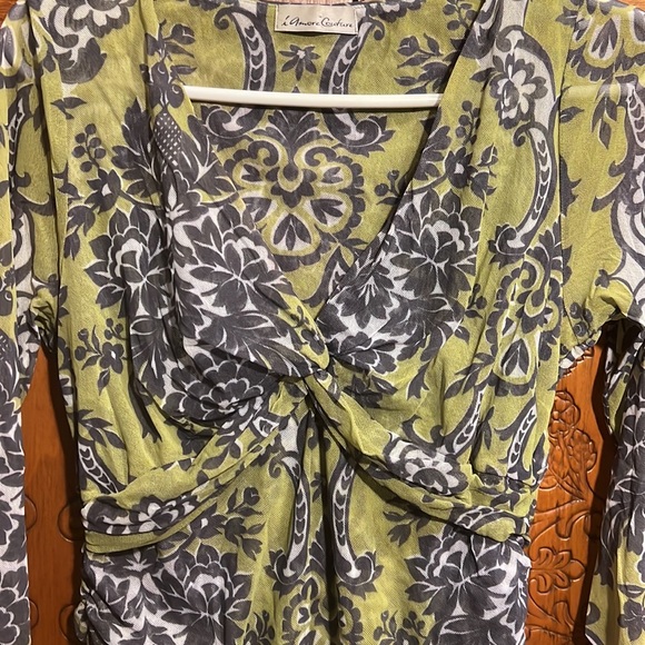 Long, sheer green with grey flowers top - Picture 2 of 4